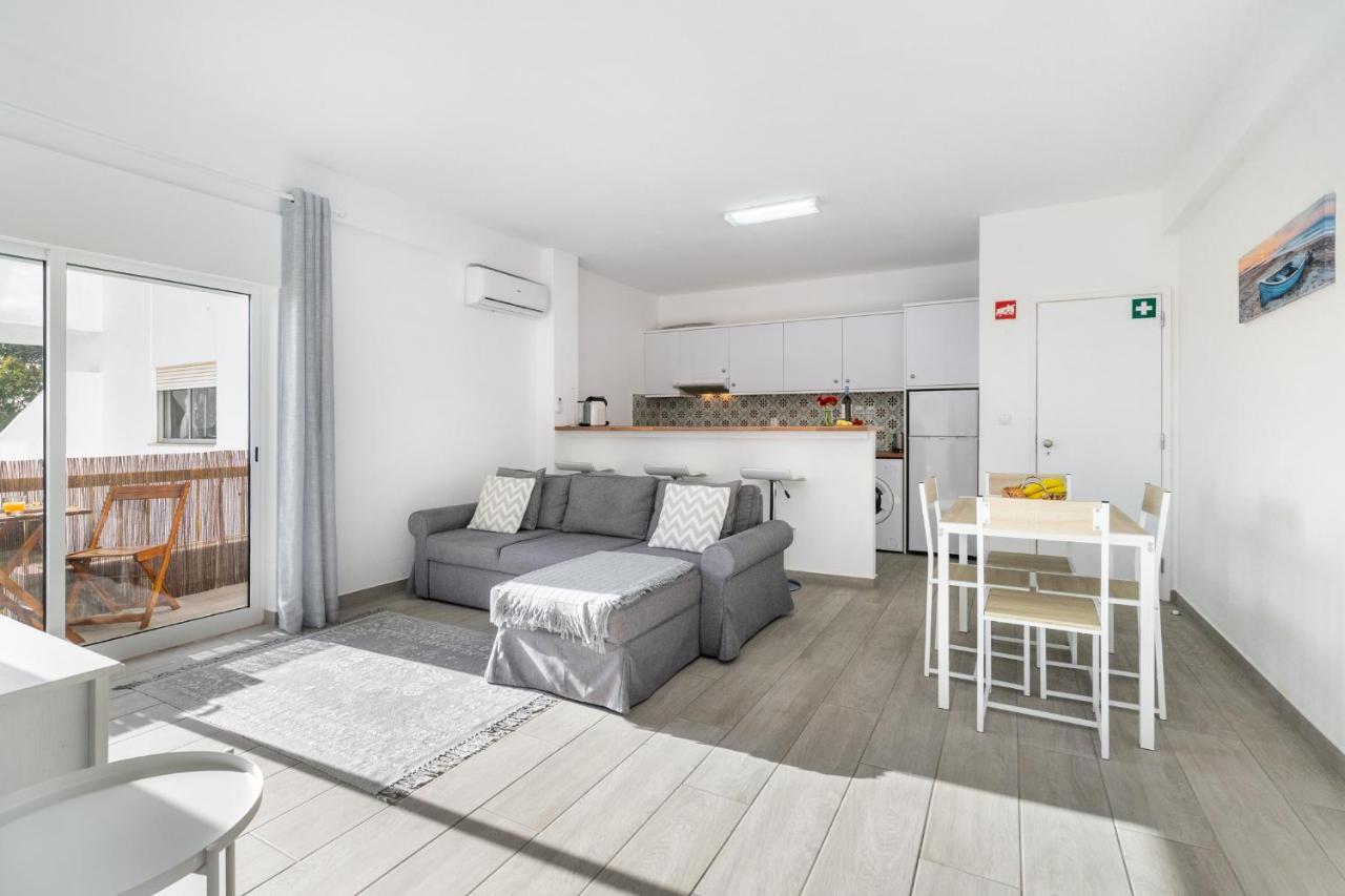 Apartamento Cor Do Mar - Sunny, Clean And Spacious Apartment With Sea View, In Alvor - Very Close Walking Distance To The Beach And Alvor Village エクステリア 写真